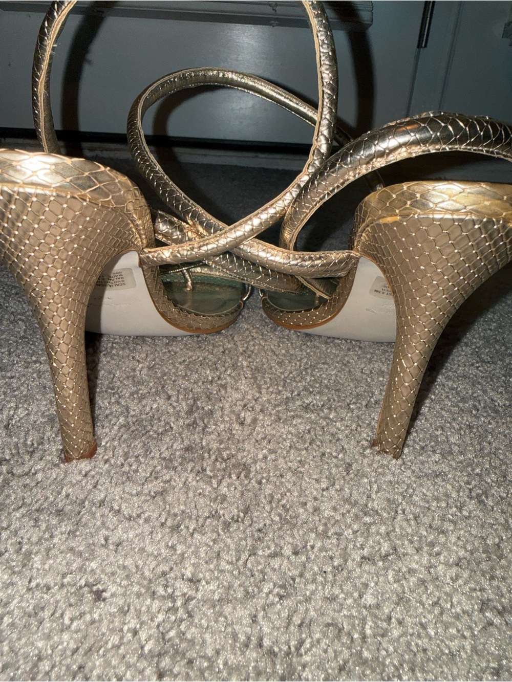 Steve Madden Scalia Metallic Gold Snake-Embossed Spiral Strap Heels. Size: 9.5 - Picture 10 of 13